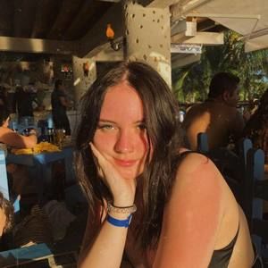 Meet your Posher, Alyssa